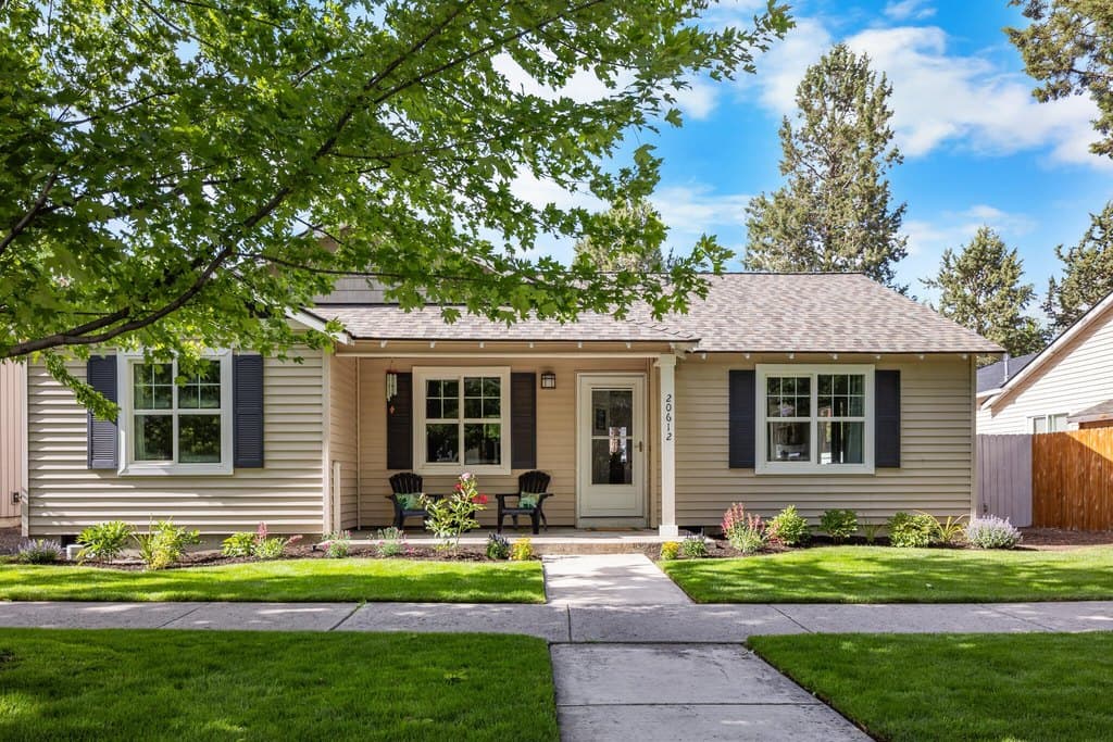 20612 Daisy Ln, Bend