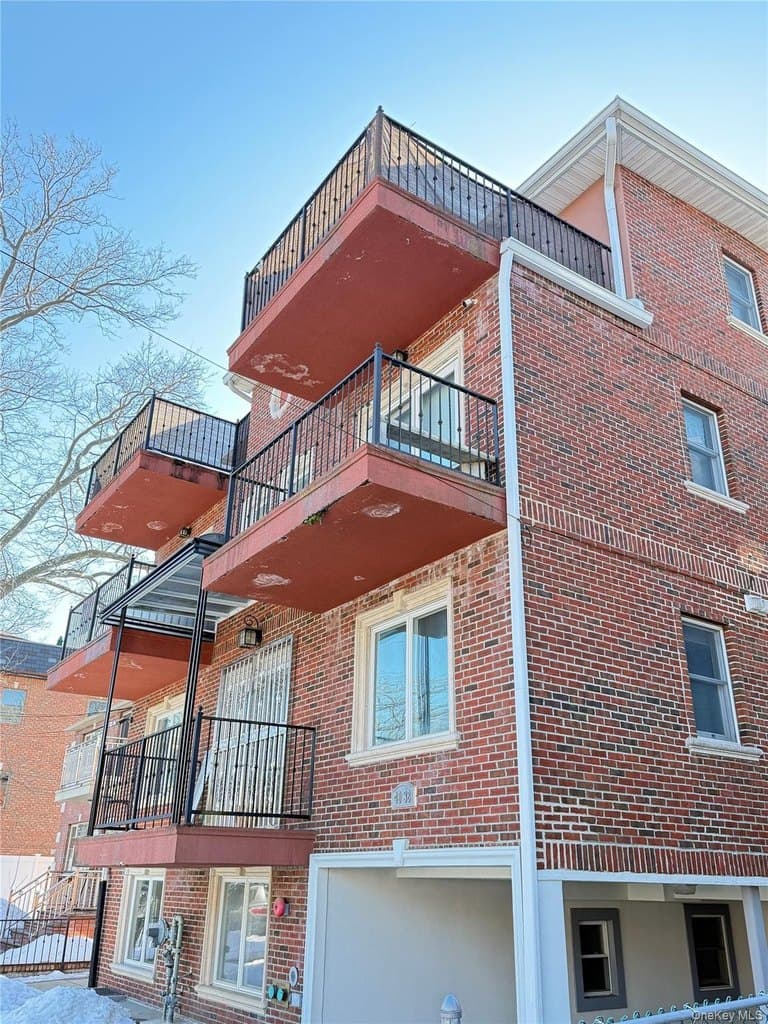 4038 194th St Apt 3B