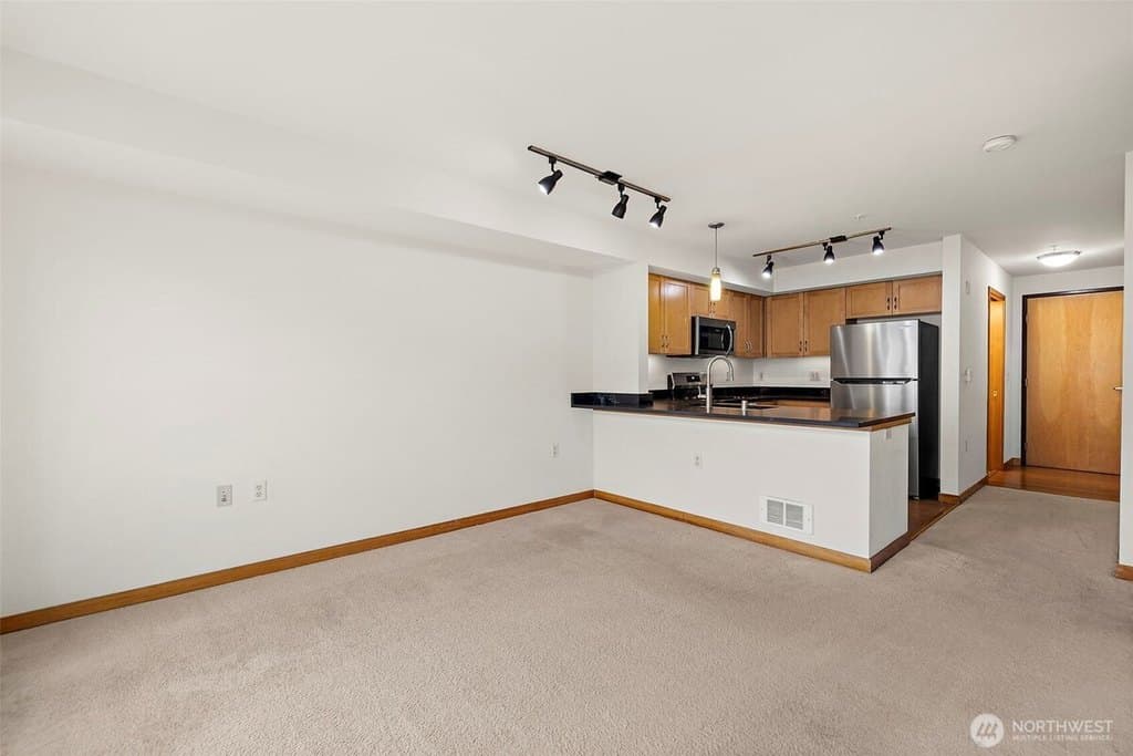 827 Hiawatha Pl S Apt 313