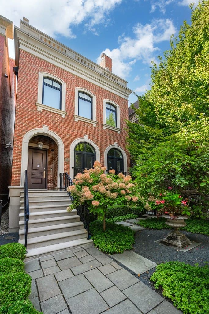 2140 N Clifton Ave, Chicago