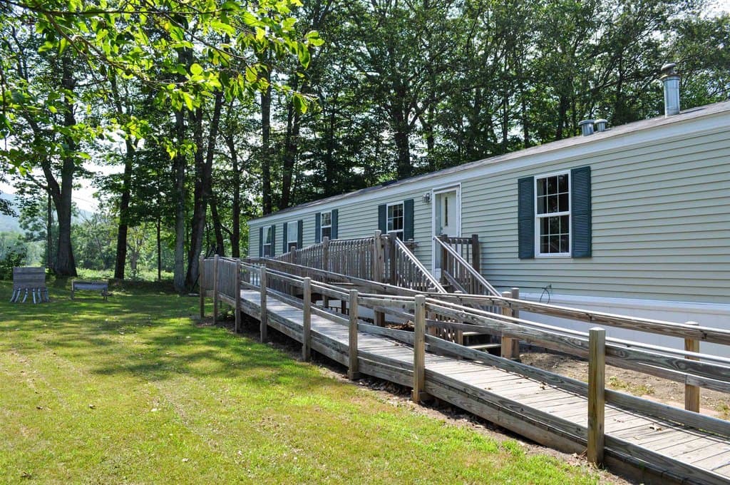 185 Riverbend Way, Woodstock