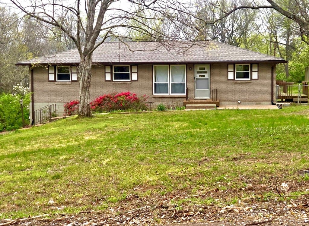 608 Burgundy Dr, Madison