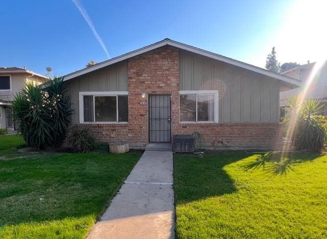 2693 W Fairmont Ave Apt 102, Fresno