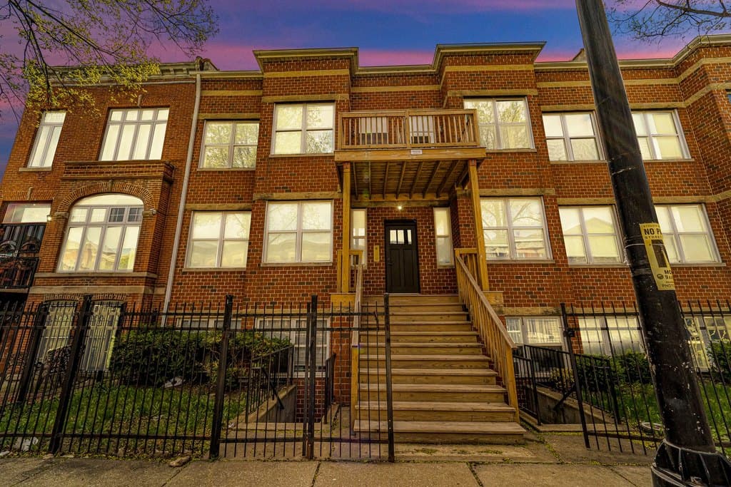 2225 W Warren Blvd Apt A3, Chicago