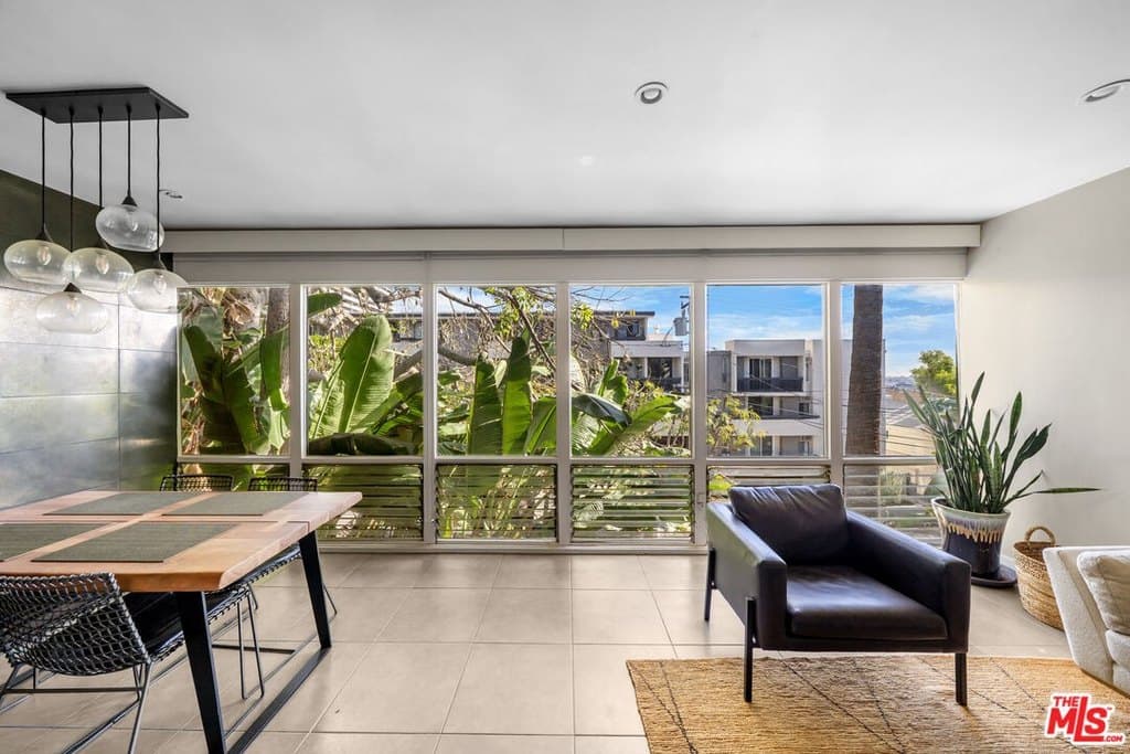 1145 Larrabee St Apt 19, West Hollywood