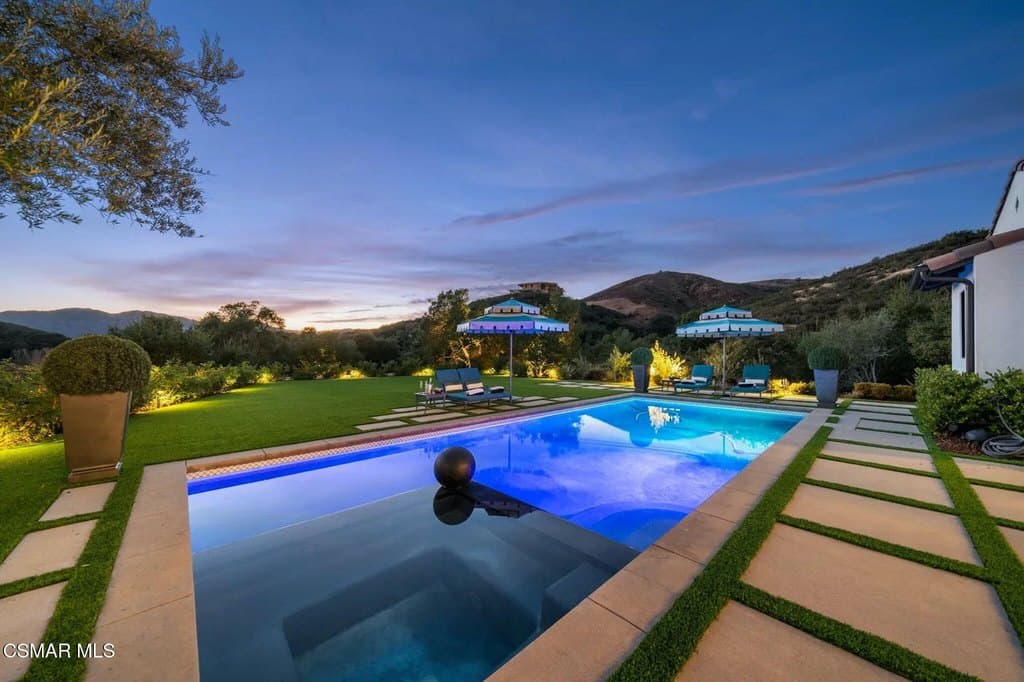 2691 Country Ridge Rd, Calabasas