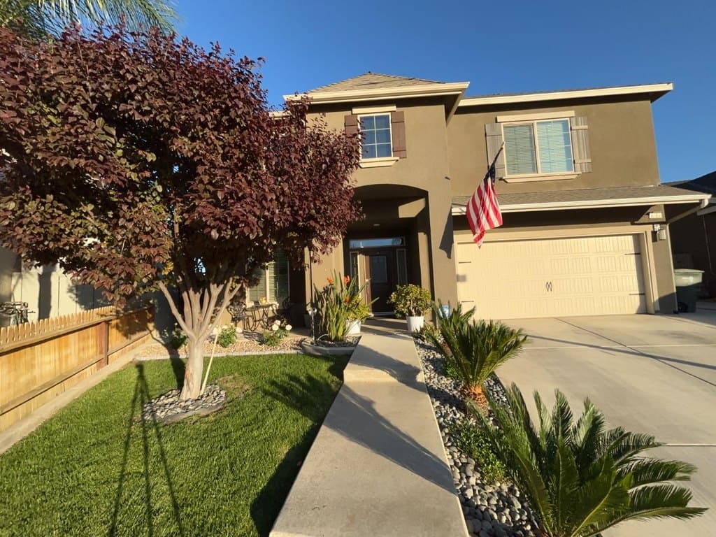 1614 N Barcus Ave, Fresno