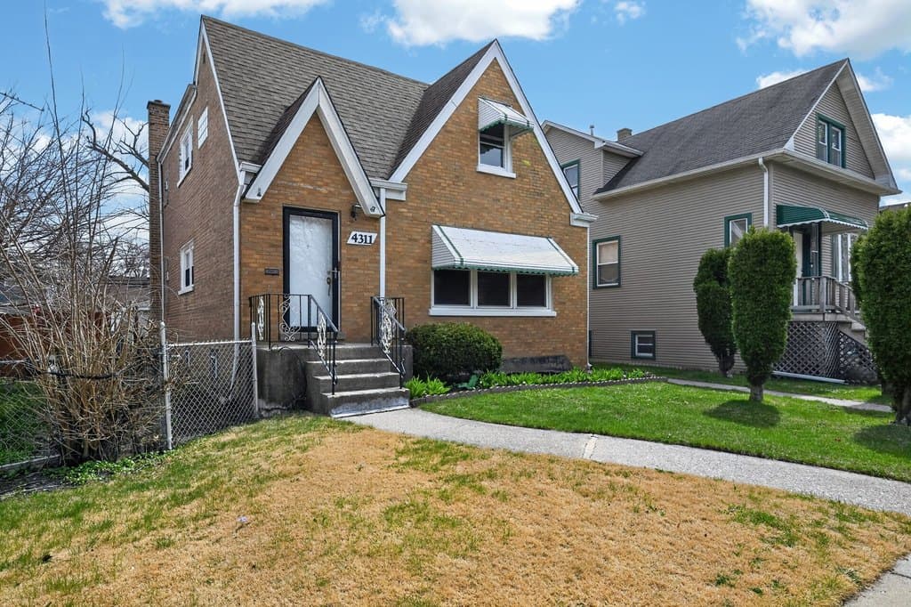 4311 N Melvina Ave