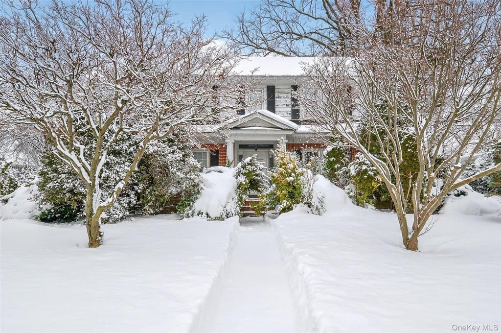 225 Nassau Blvd, Garden City