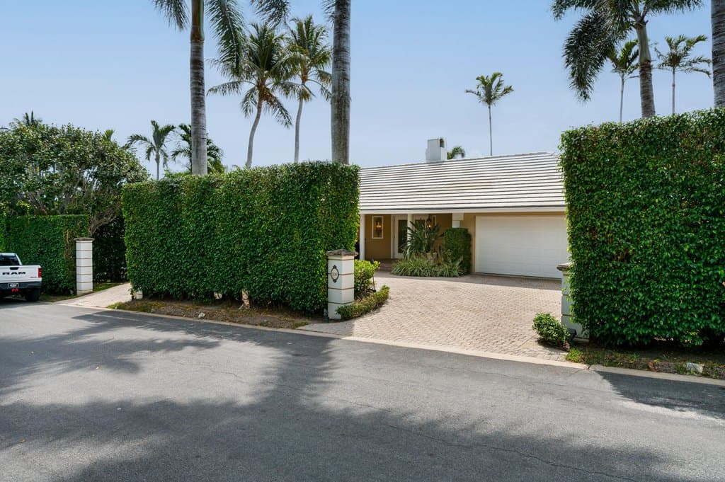 280 Tradewind Dr, Palm Beach