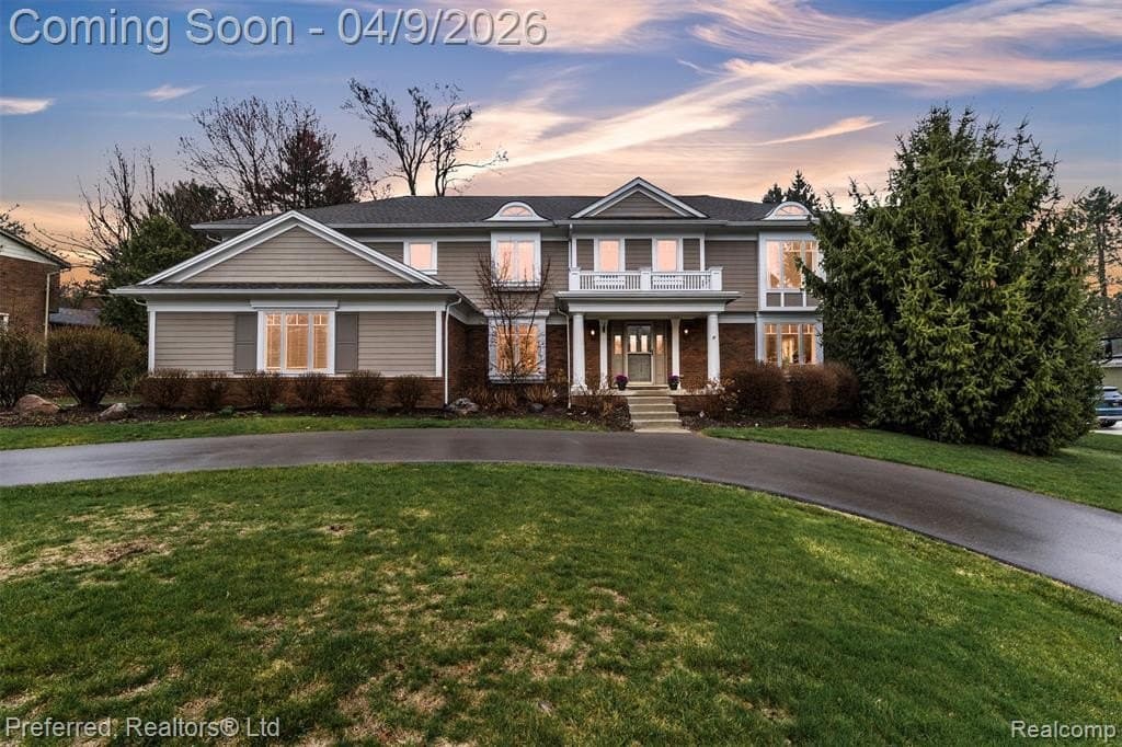 725 Woodchester Dr, Bloomfield Hills