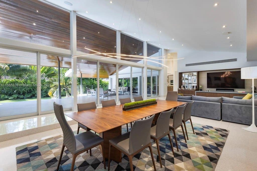 5780 Las Palmas Dr, Coral Gables