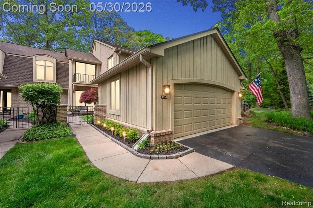 1161 Hillpointe Cir, Bloomfield Hills