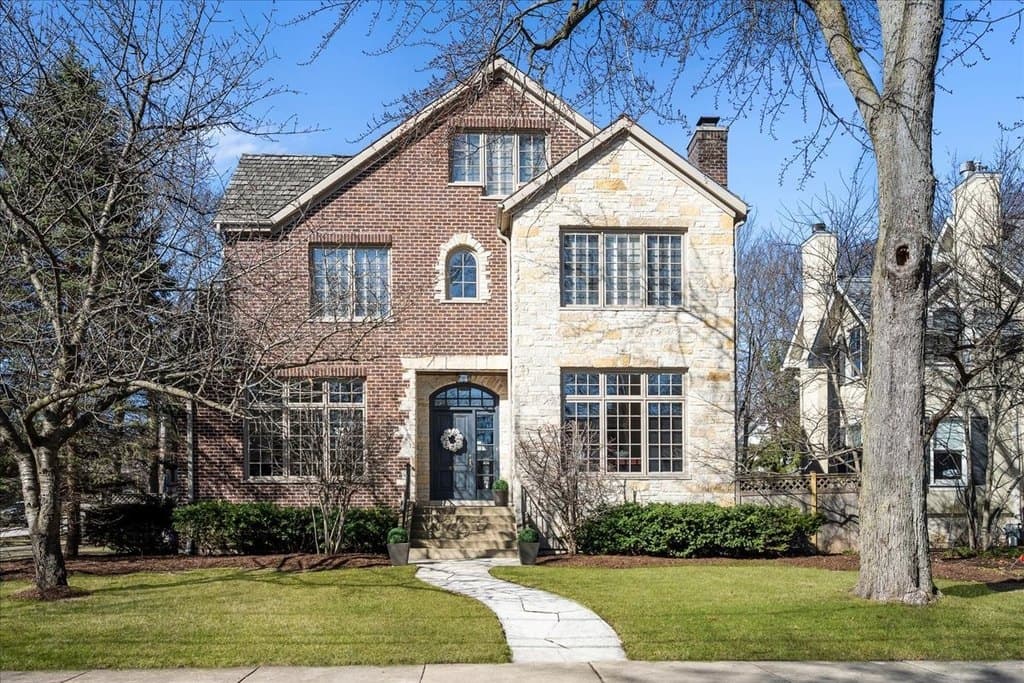 410 Cedar St, Winnetka