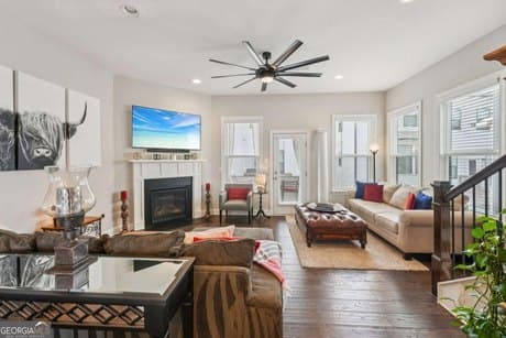 2022 Manchester St NE