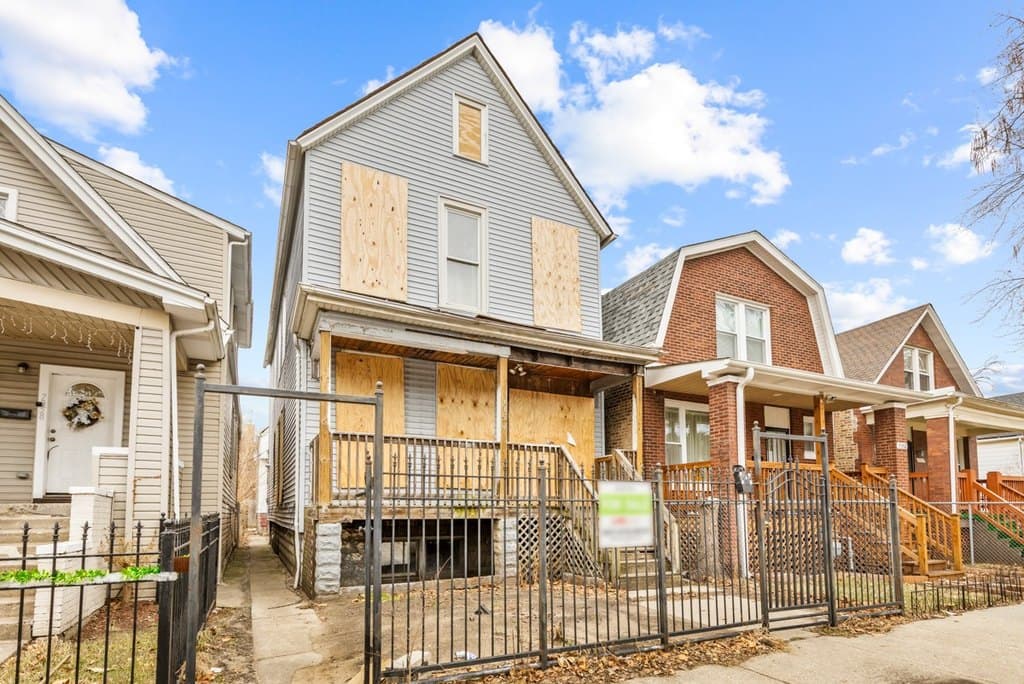 7356 S Champlain Ave