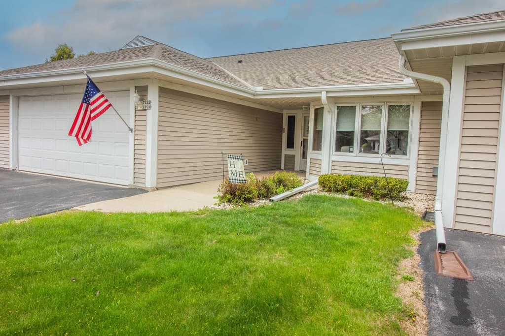 7222 W Mequon Square Dr Unit 2, Mequon