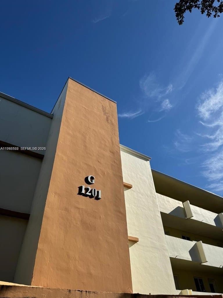 1201 NE 191st St Unit G313