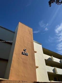 1201 NE 191st St Unit G313