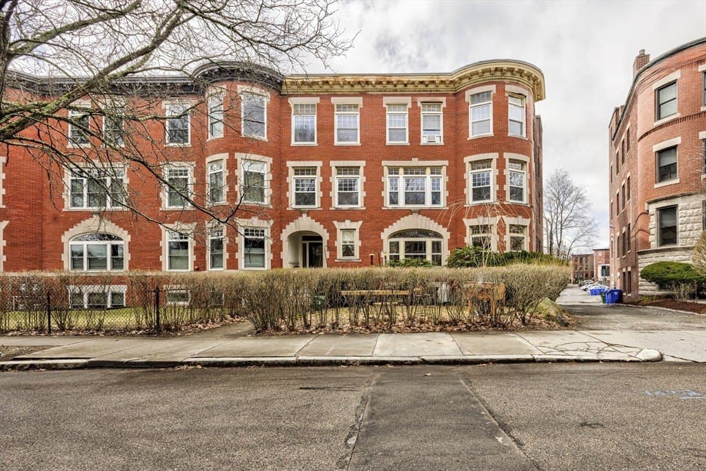 9 Clinton Path Apt 1, Brookline