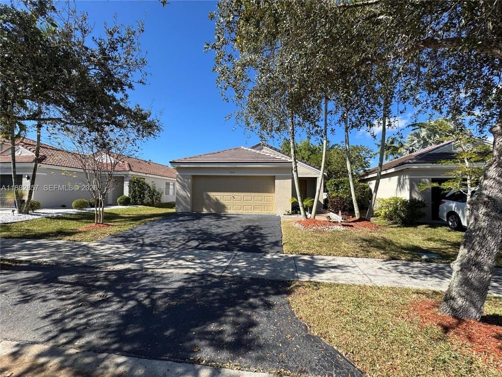 1316 Majesty Ter, Weston
