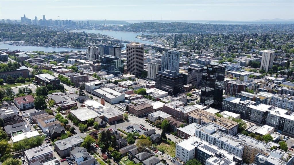 4722 4730 15th Ave NE