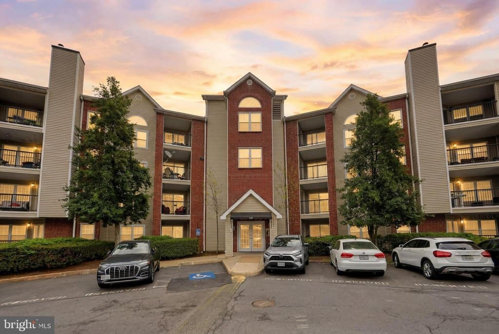 3313 Wyndham Cir Apt 1209, Alexandria