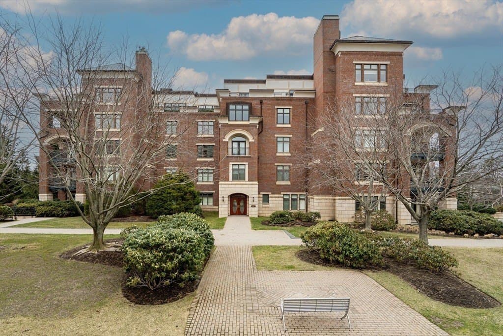 120 Seaver St Unit C102, Brookline