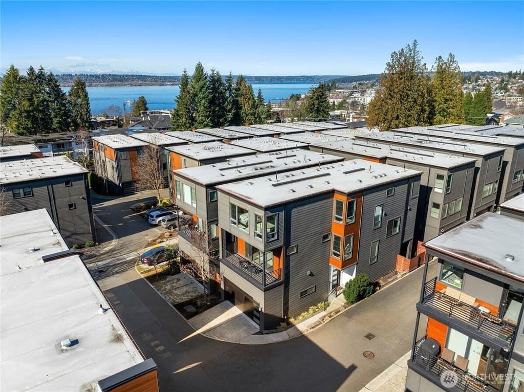 312 7th Ln S Unit 33, Kirkland