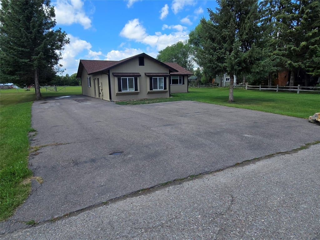 692 Shadow Ln, Kalispell