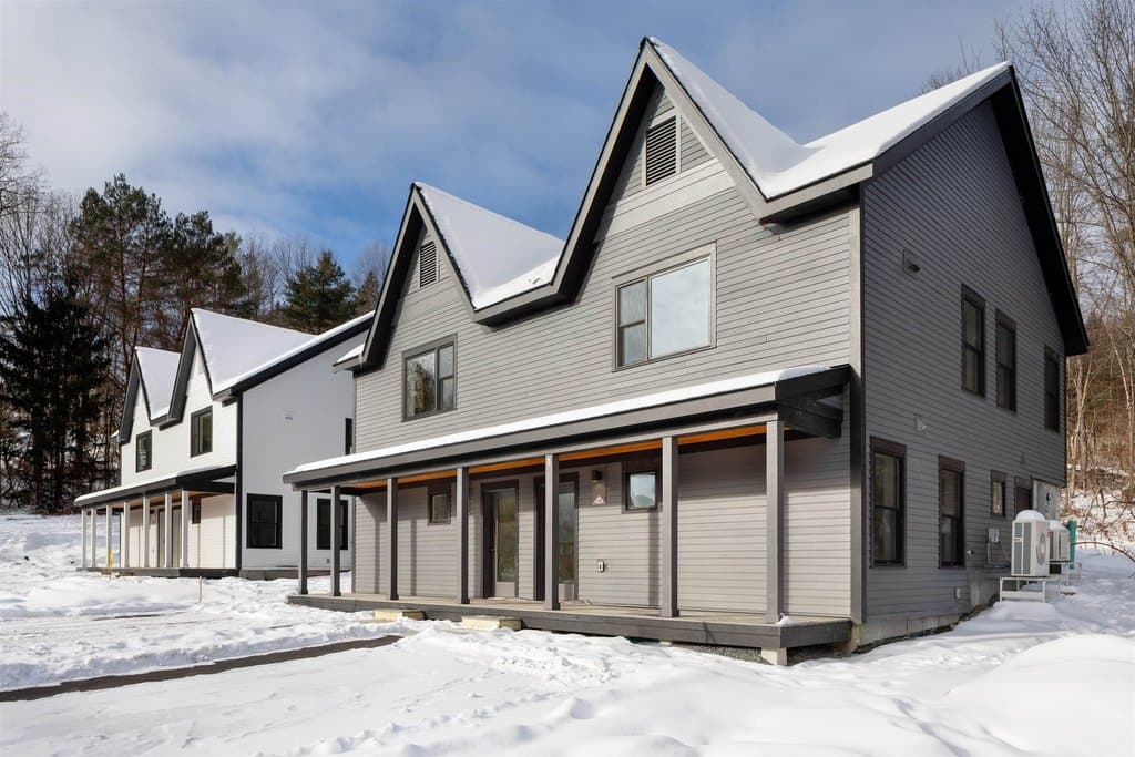 99-2 Safford Commons Way, Woodstock