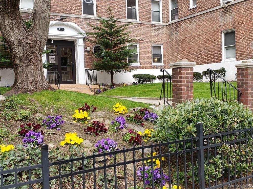 811 Bronx River Rd Apt 1C, Bronxville