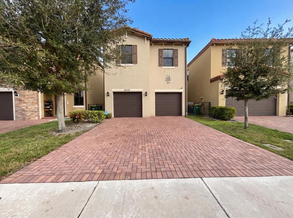 4879 NW 55th Pl, Fort Lauderdale
