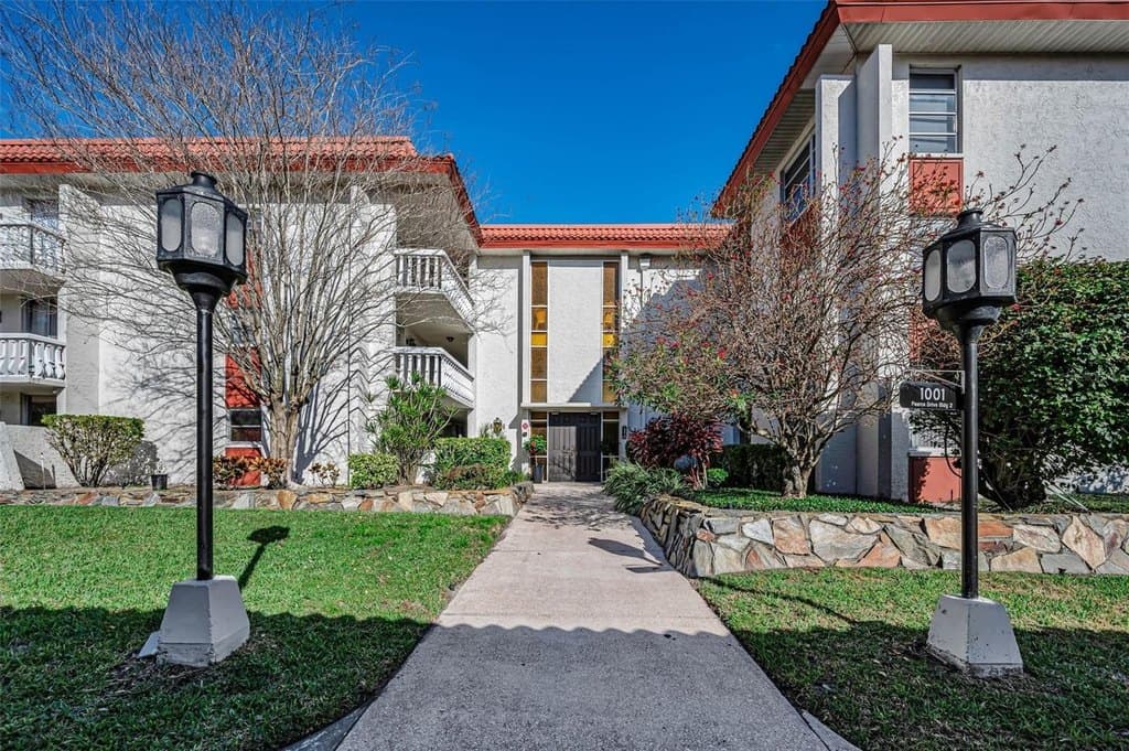 1001 Pearce Dr Unit 205, Clearwater