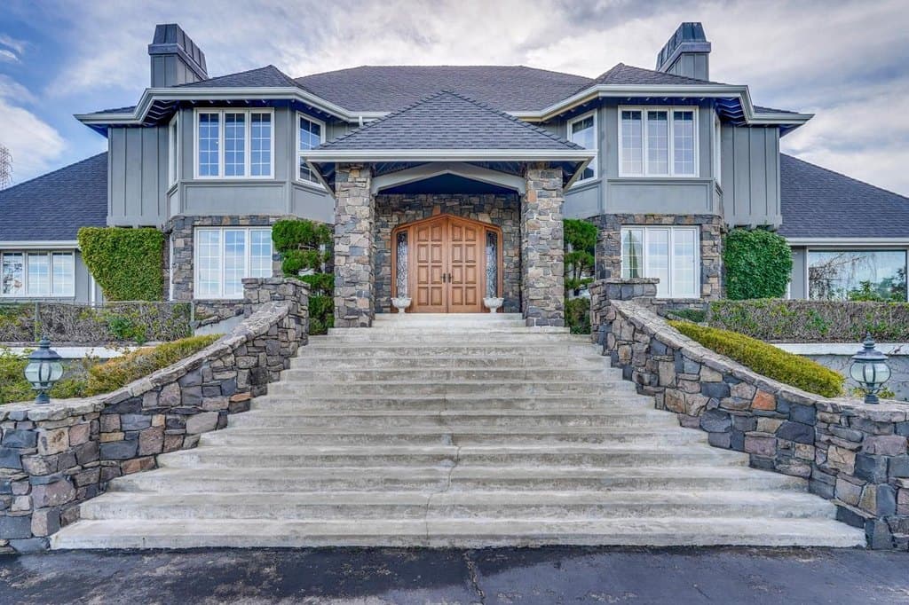 21697 Rainbow Dr, Cupertino