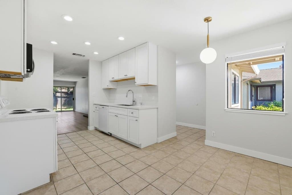 8237 Center Pkwy, Sacramento