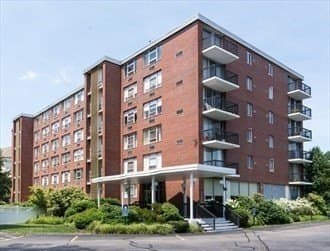 20 Hammond Pond Pkwy Apt 602, Newton