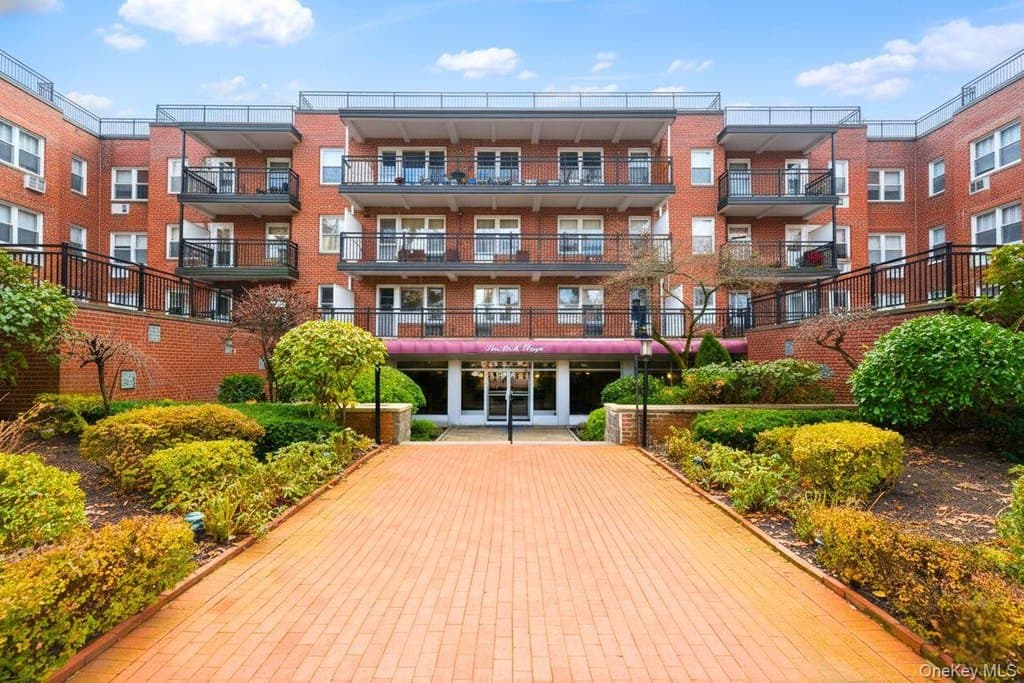 30 Stoner Ave Unit 1S, Great Neck