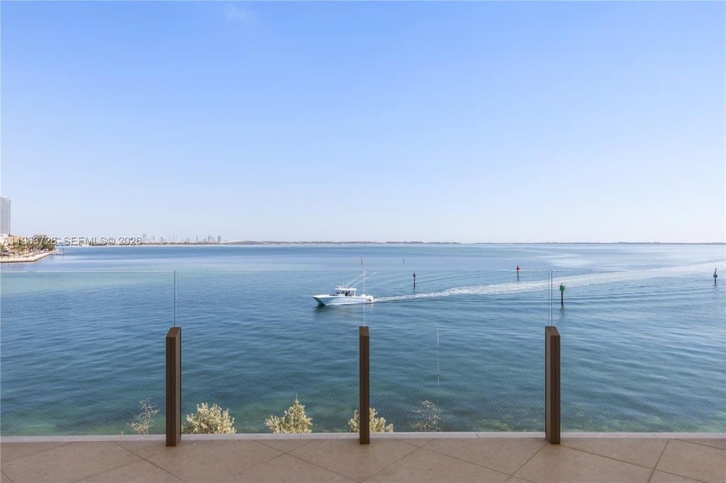 5 Grove Isle Dr Apt M303