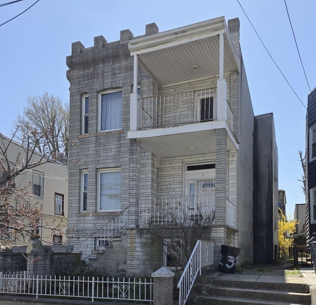 21 Bayview Ave, Jersey City