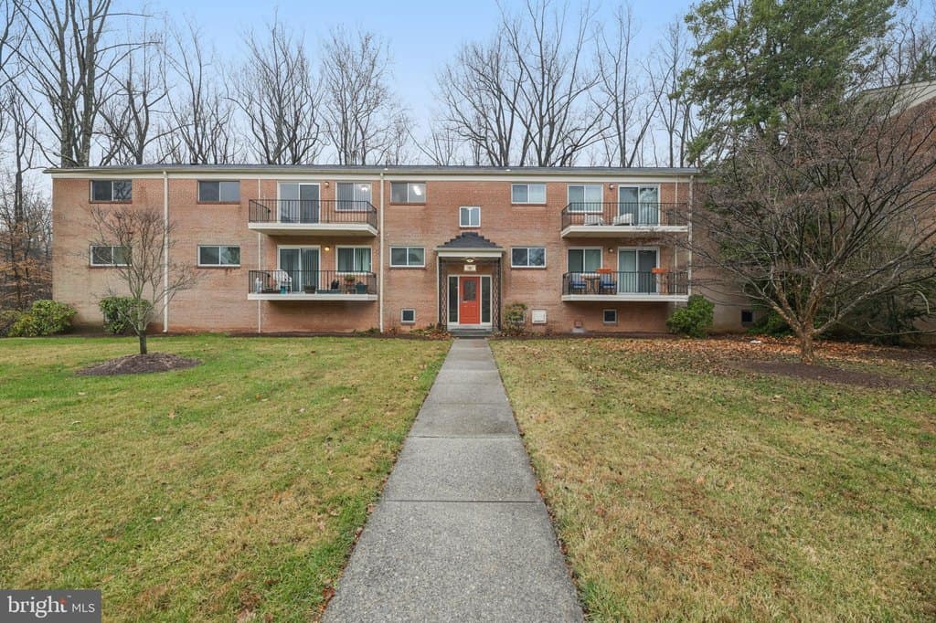 10607 Weymouth St Unit W201, Bethesda