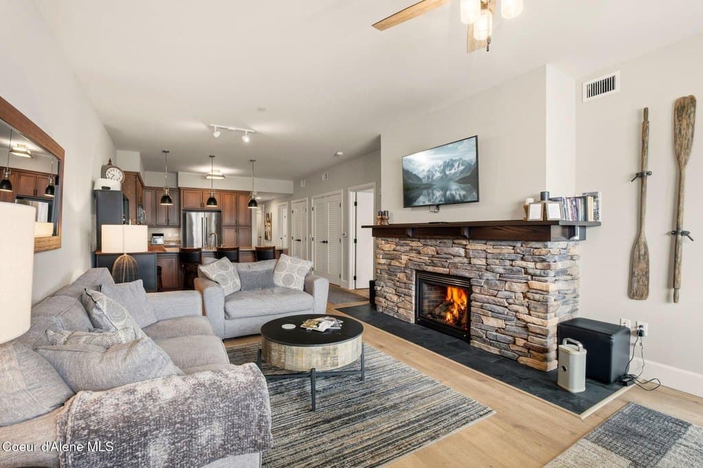 702 Sandpoint Ave Unit 7302, Sandpoint