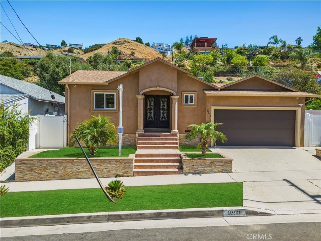 10101 Lanark St, Sun Valley