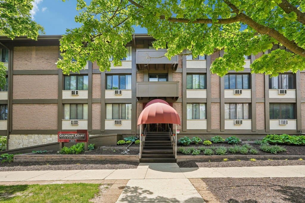 2025 E Greenwich Ave Unit 106, Milwaukee