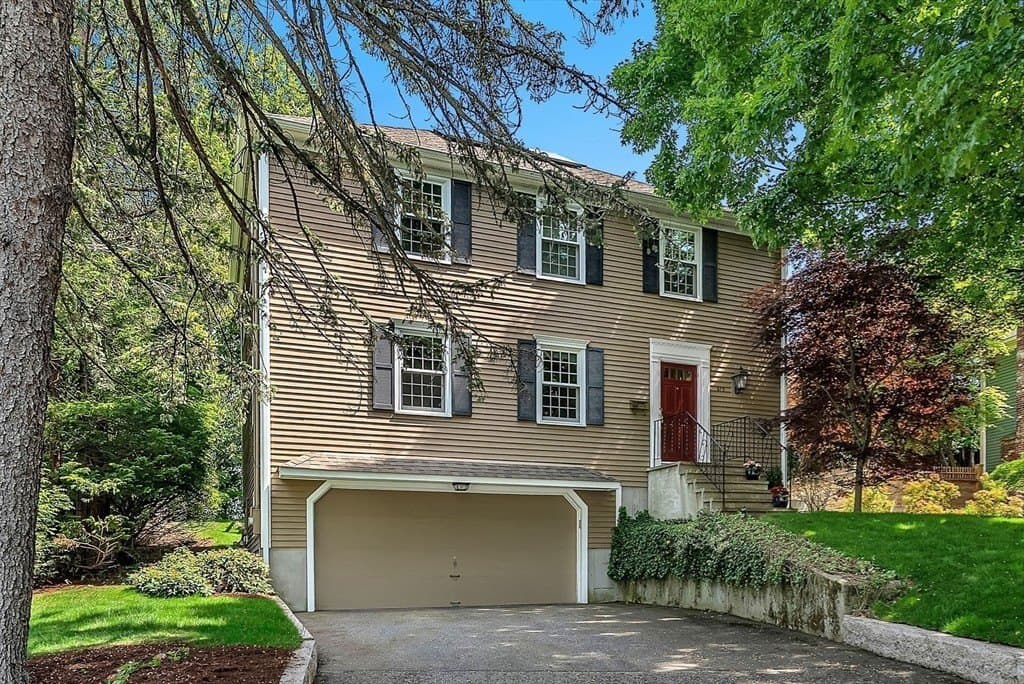 372 Central St, Newton