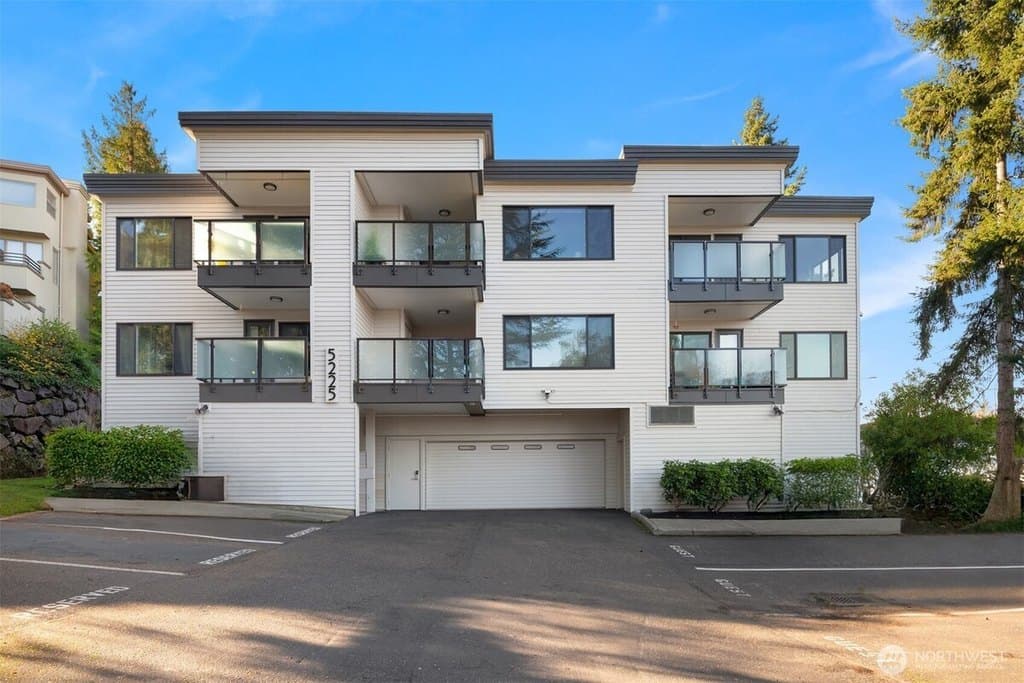 5225 50th Ave NE Unit 208