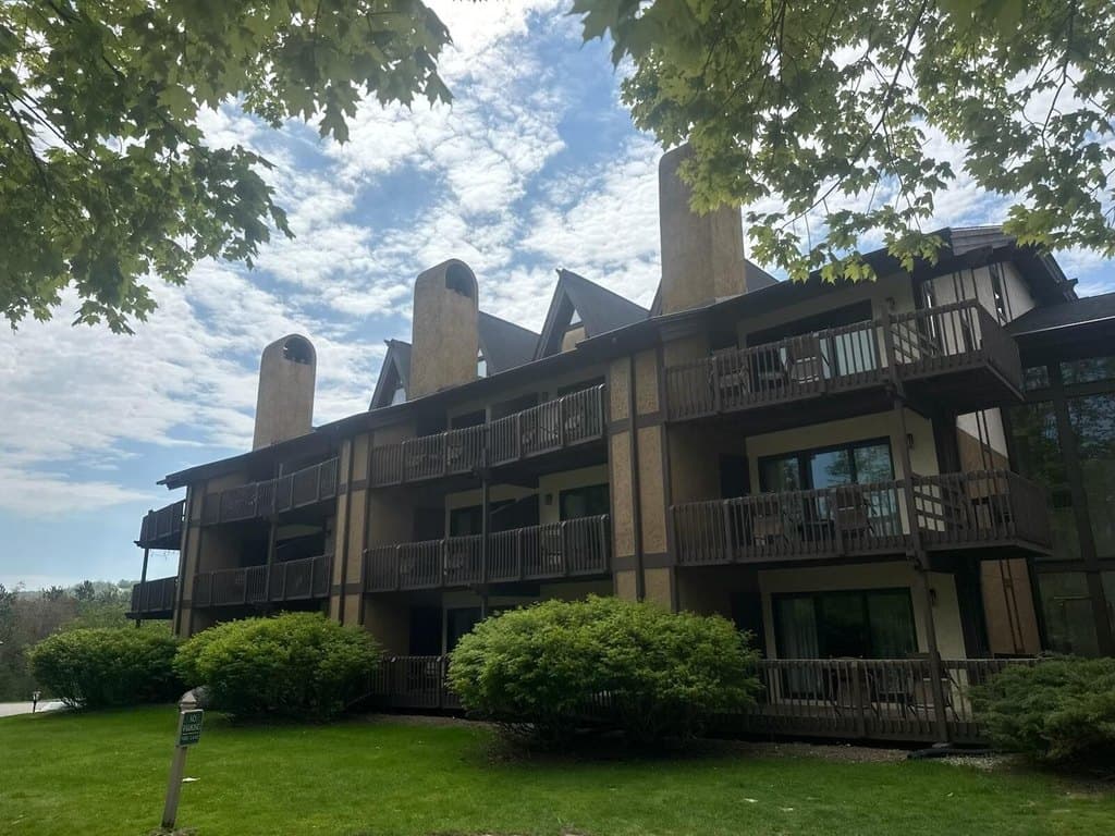5620 Highlands Dr Unit 561, Harbor Springs