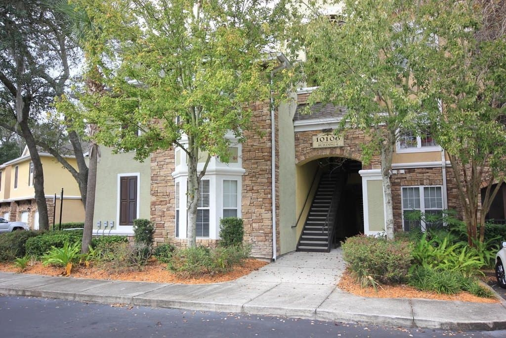 10106 Courtney Oaks Cir Apt 104, Tampa