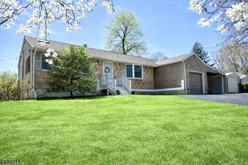 12 Crestwood Dr, Madison