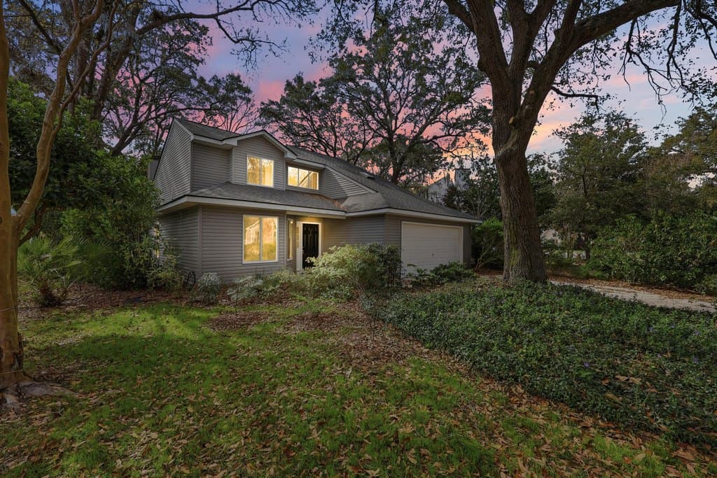 1364 Center Lake Dr, Mount Pleasant